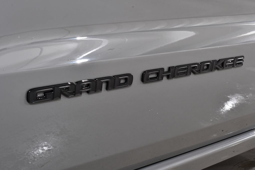 Used 2021 Jeep Grand Cherokee Laredo X AWD/4WD image 23
