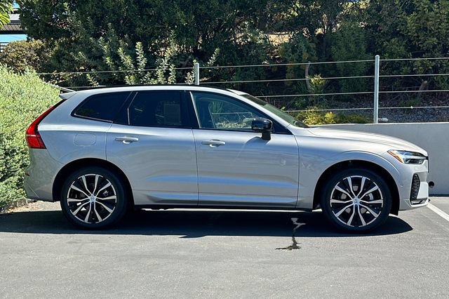 Used 2023 Volvo XC60 B5 Plus w/ Climate Package AWD/4WD image 6