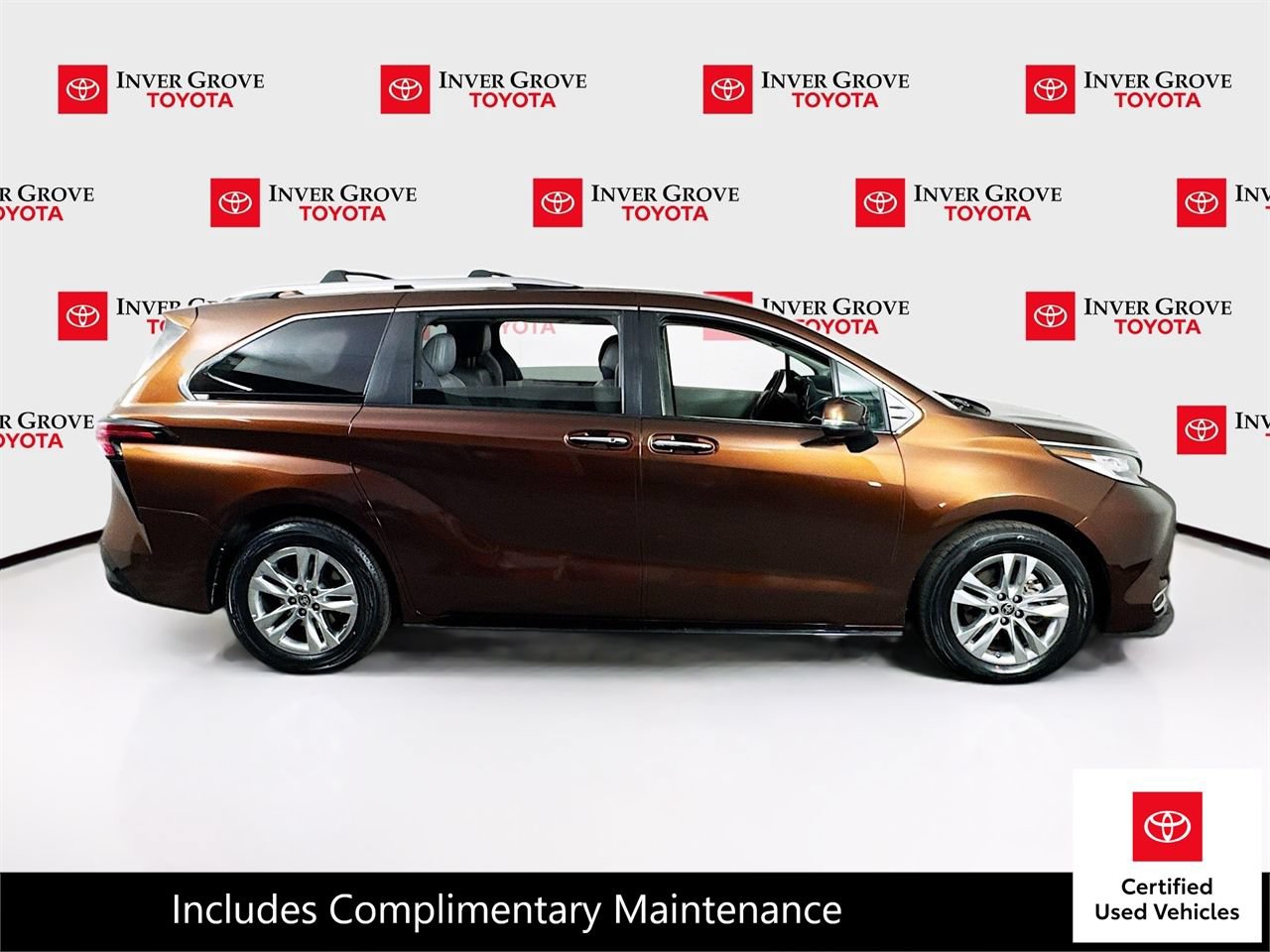 Certified 2022 Toyota Sienna Limited AWD/4WD image 4