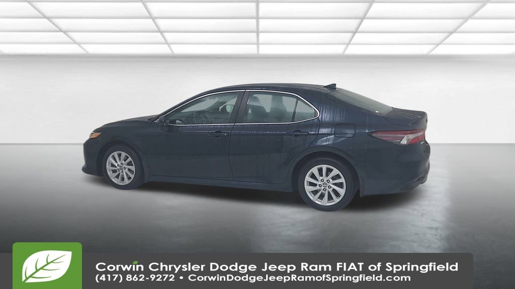 Used 2021 Toyota Camry LE image 9