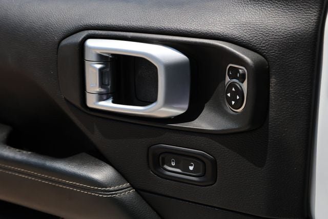 Used 2020 Jeep Gladiator Rubicon AWD/4WD image 23