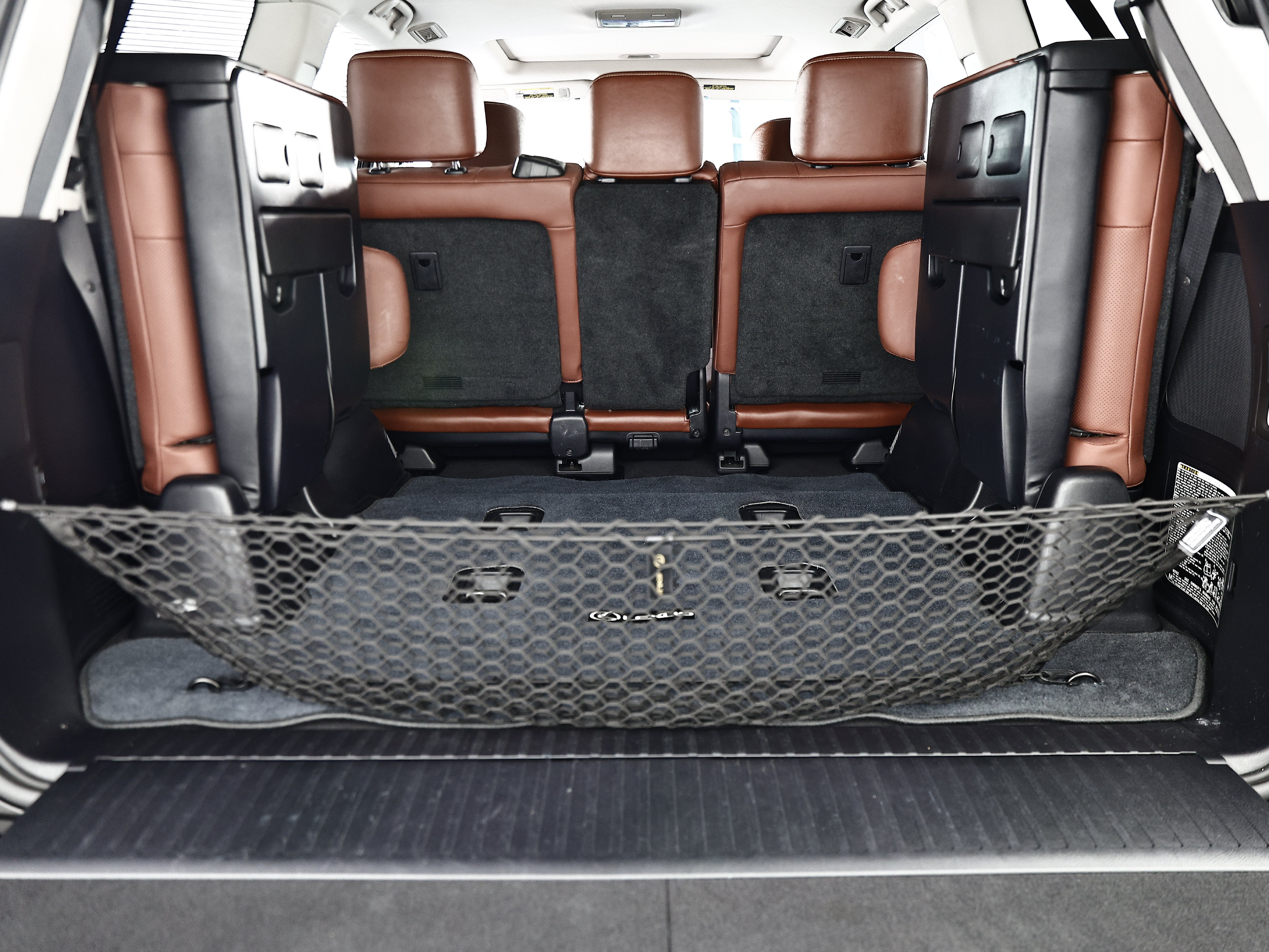 Used 2019 Lexus LX 570 4WD w/ Luxury Package image 34