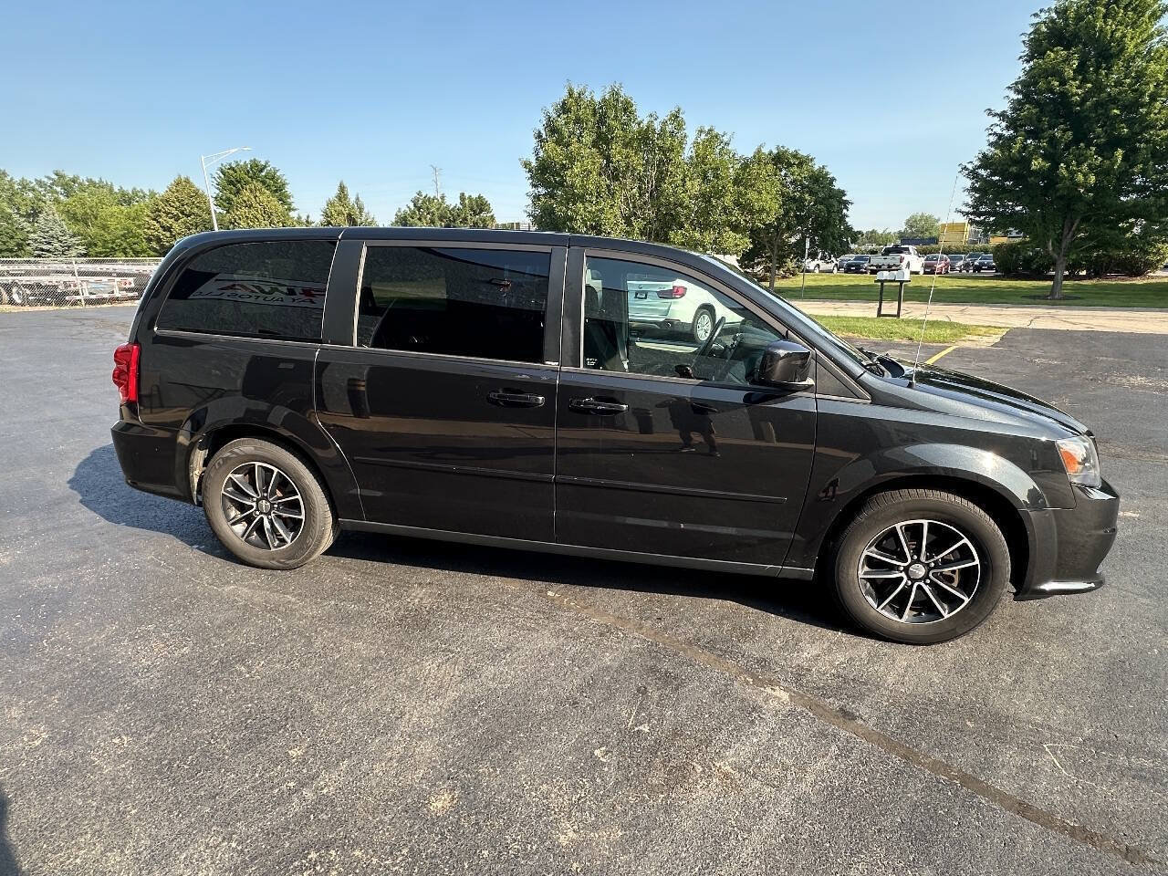 Used 2014 Dodge Grand Caravan SXT w/ Blacktop Package FWD image 8