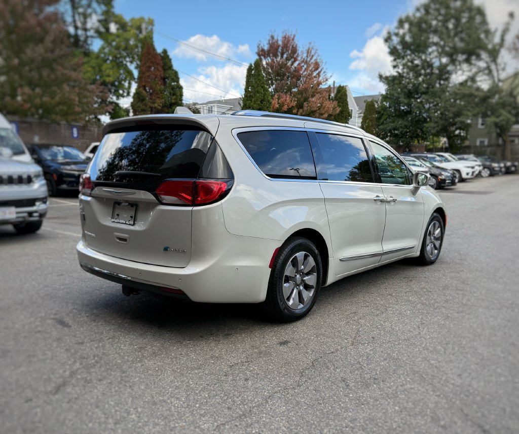 Used 2019 Chrysler Pacifica Limited w/ Advanced Safetytec Group FWD image 8