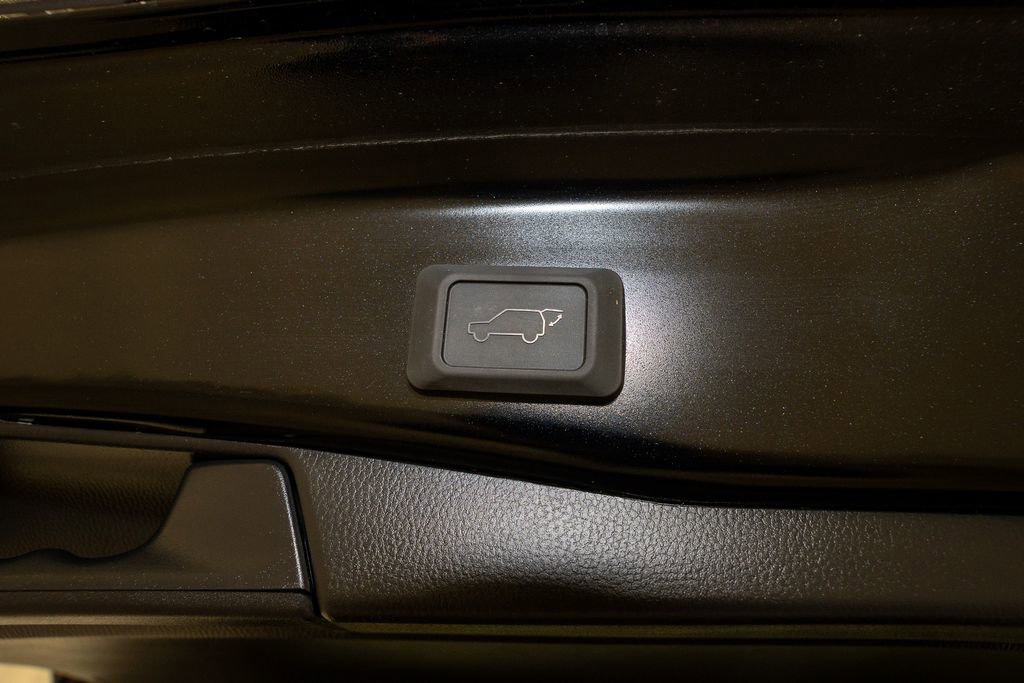 Used 2025 Toyota RAV4 XLE Premium image 7