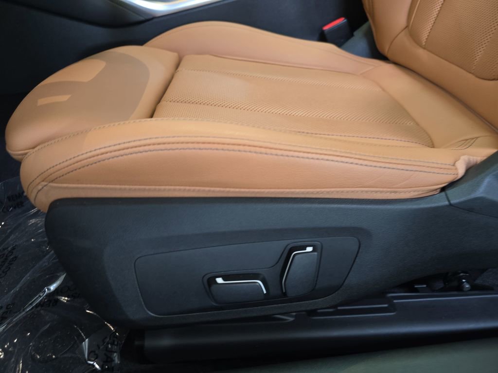 Used 2025 BMW 230i Coupe w/ M Sport Package image 28