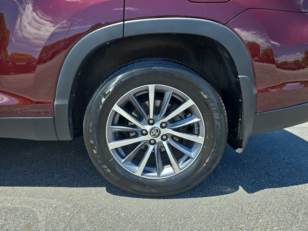 Certified 2019 Toyota Highlander XLE AWD/4WD image 37