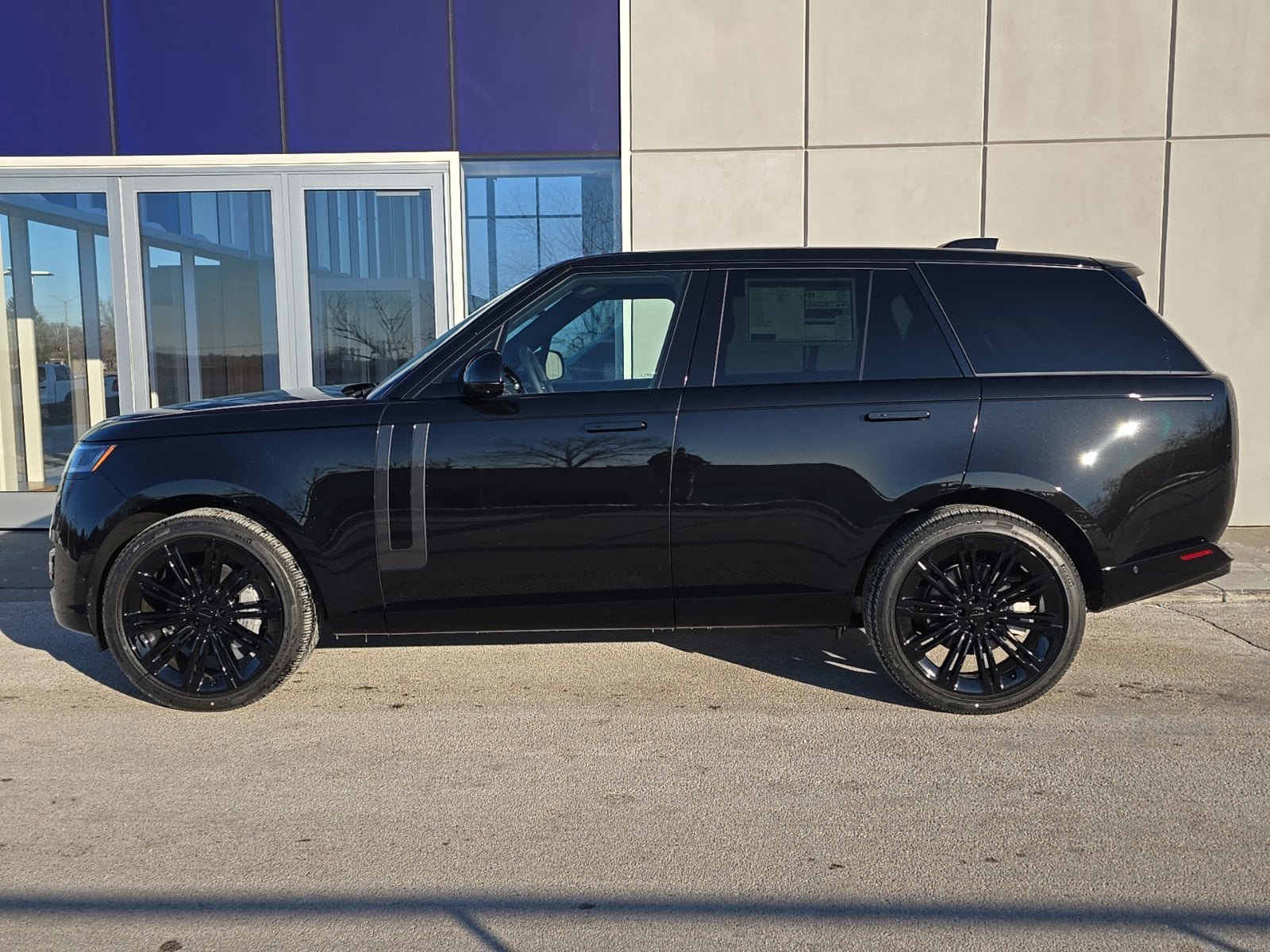 New 2026 Land Rover Range Rover SE image 3