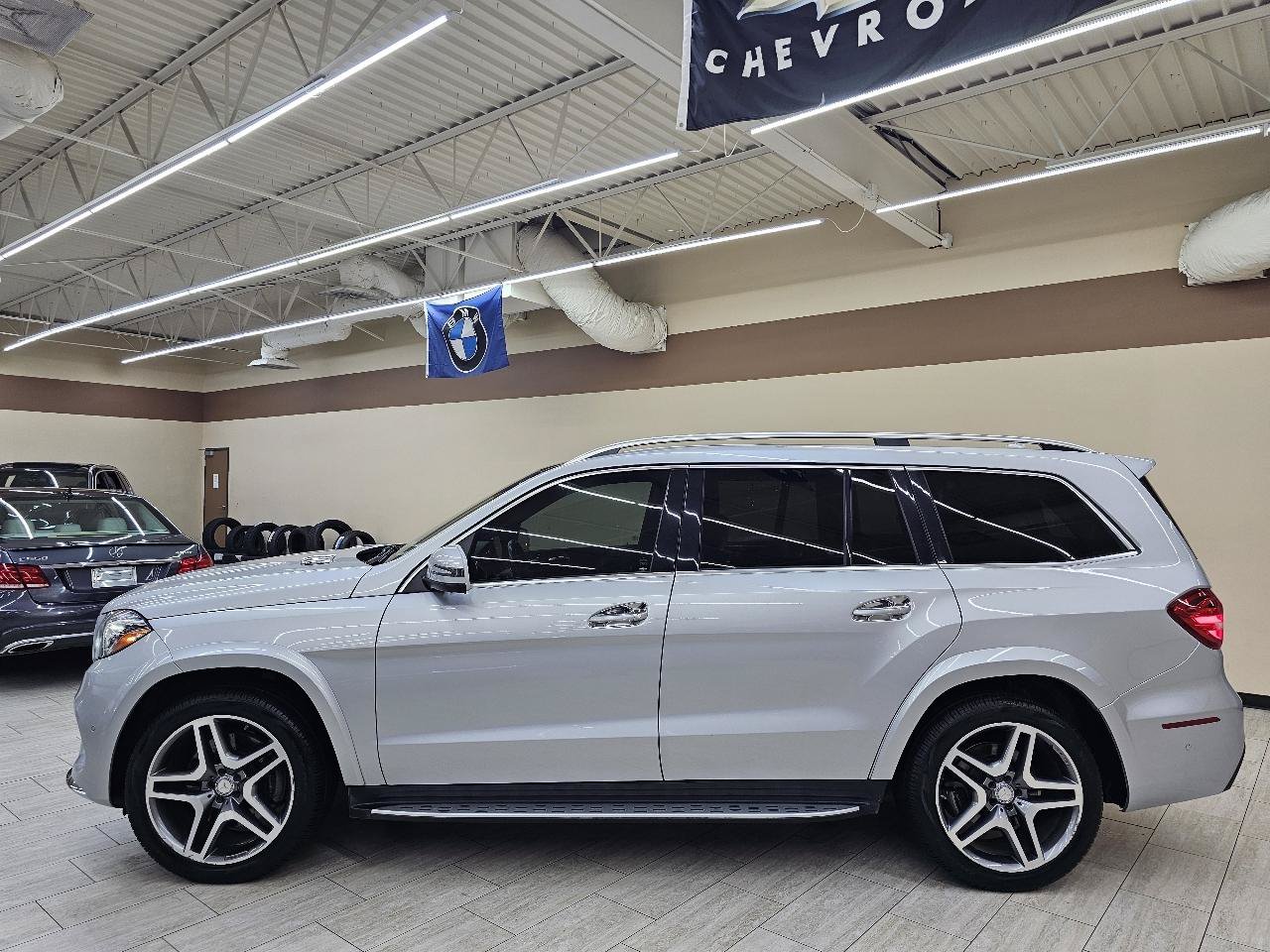 Used 2017 Mercedes-Benz GLS 550 4MATIC image 9