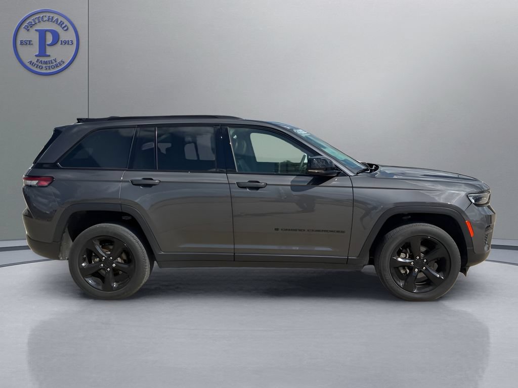 Used 2023 Jeep Grand Cherokee Altitude AWD/4WD image 8