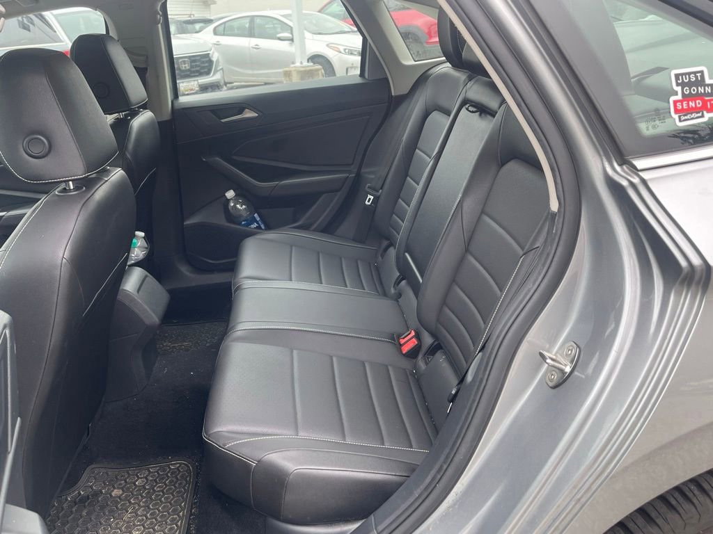 Used 2022 Volkswagen Jetta SE w/ Panoramic Sunroof Package FWD image 10