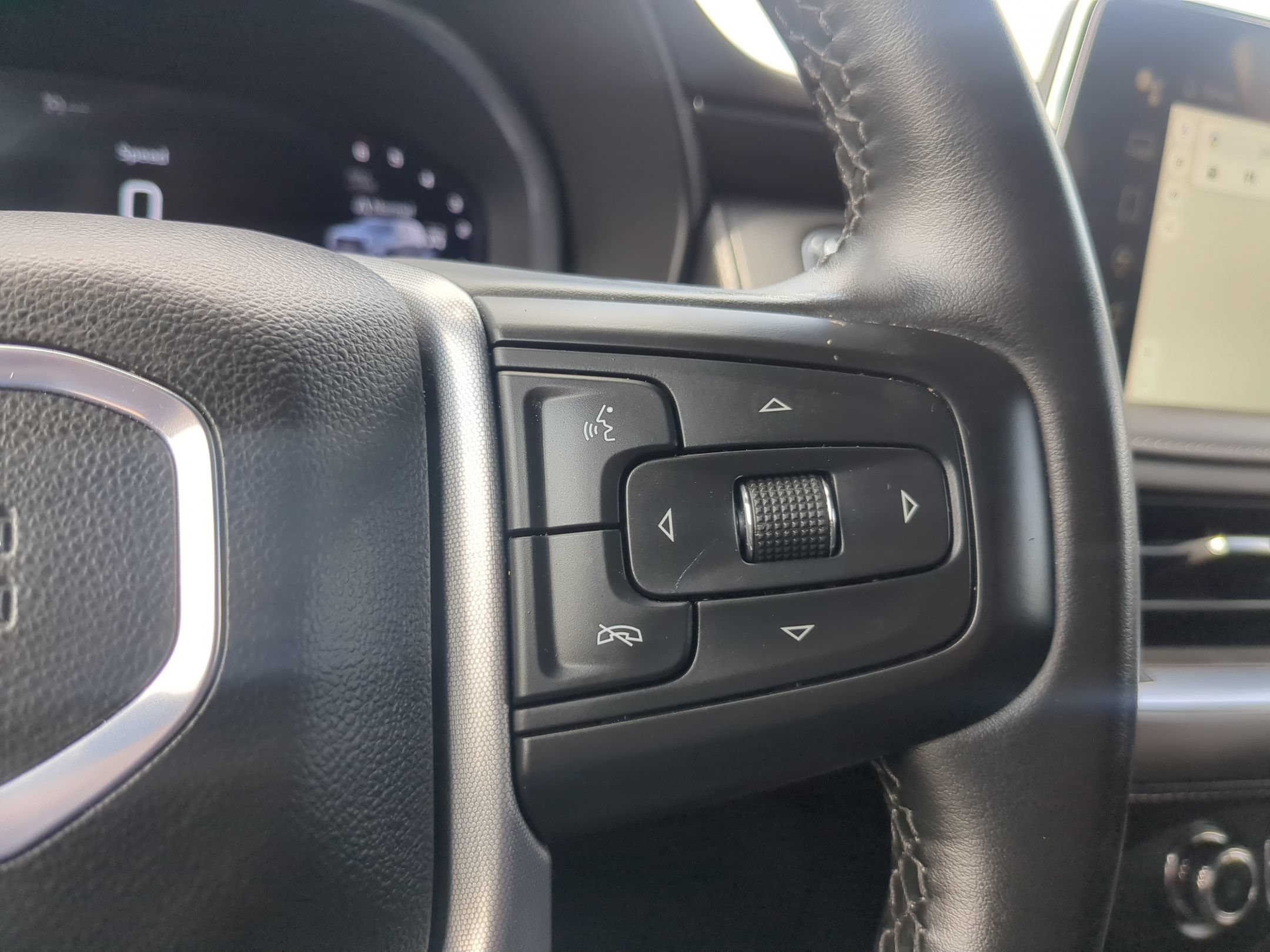 Used 2024 GMC Yukon SLE w/ Gmc Pro Safety Plus Package AWD/4WD image 23