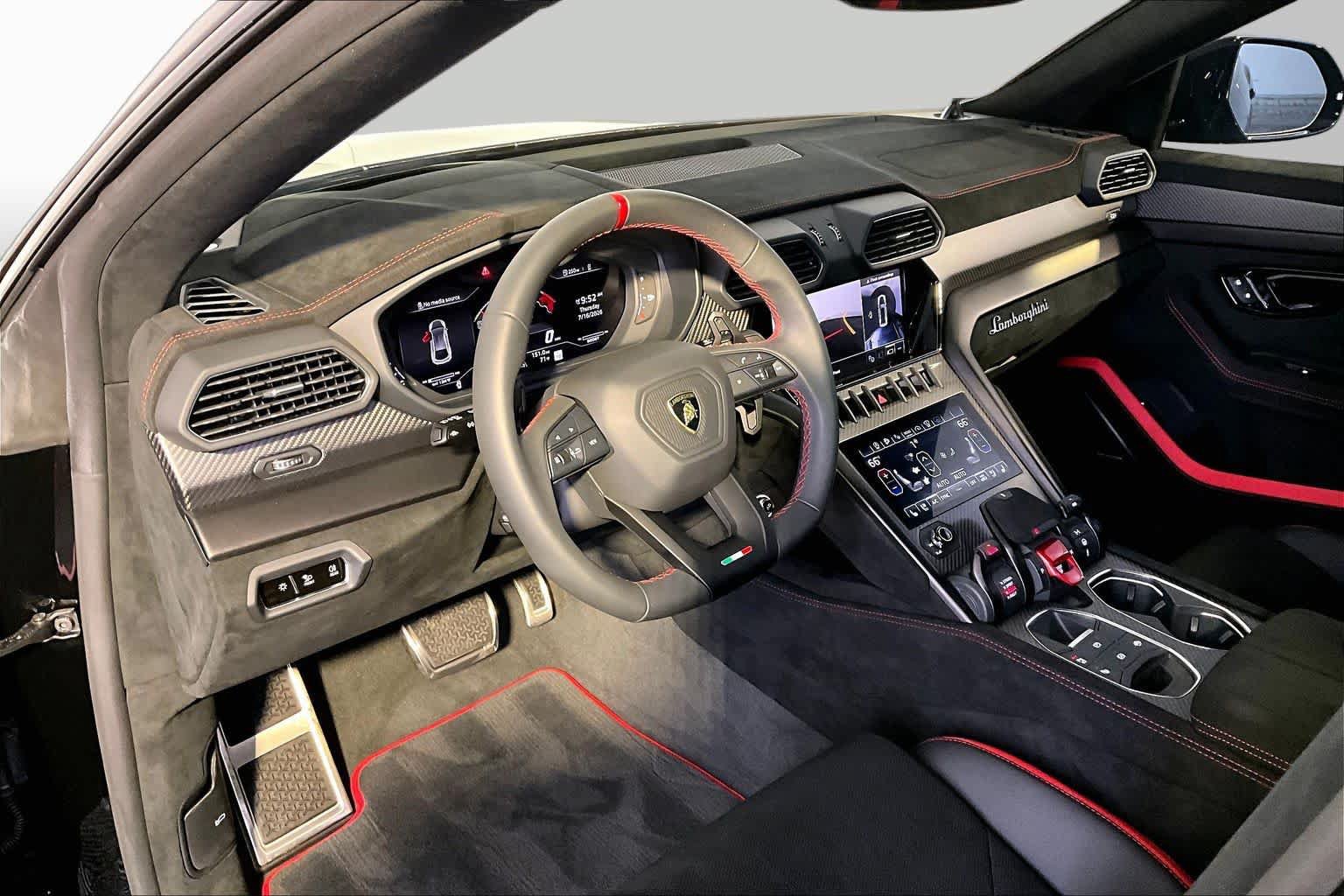 Used 2024 Lamborghini Urus Performante AWD/4WD image 17