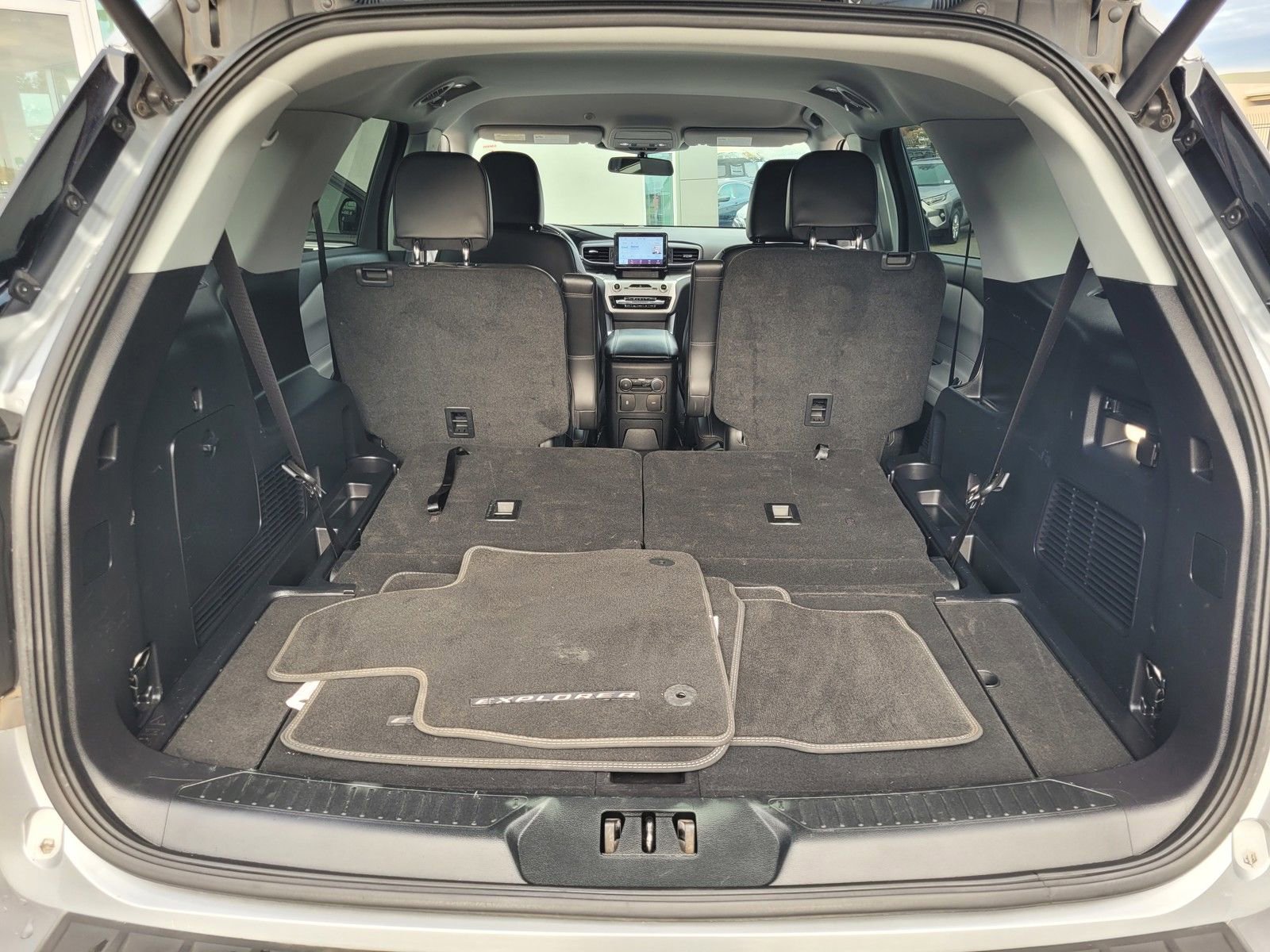 Used 2022 Ford Explorer XLT w/ Equipment Group 202A image 29