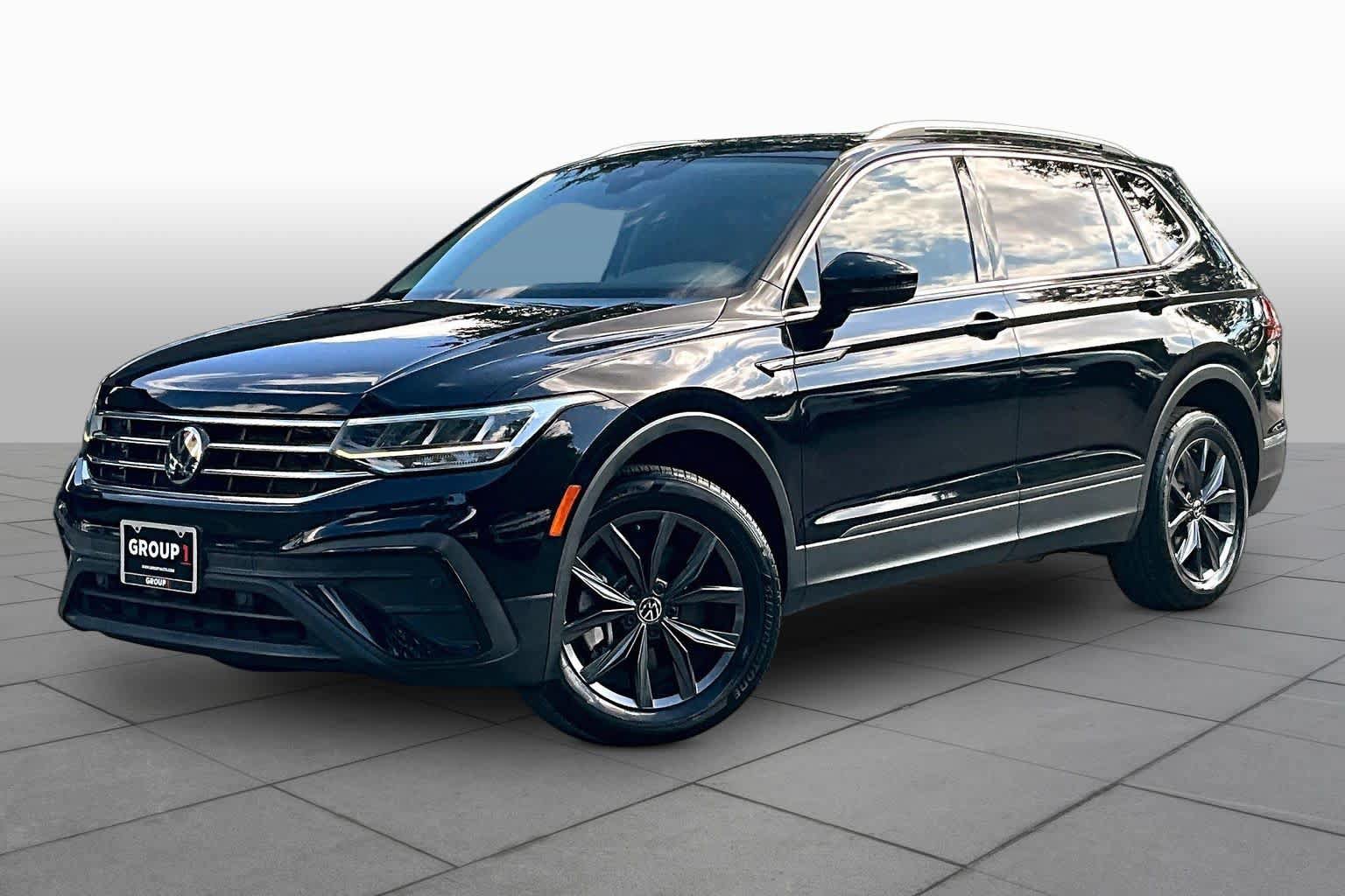 Used 2022 Volkswagen Tiguan SE w/ Panoramic Sunroof Package
