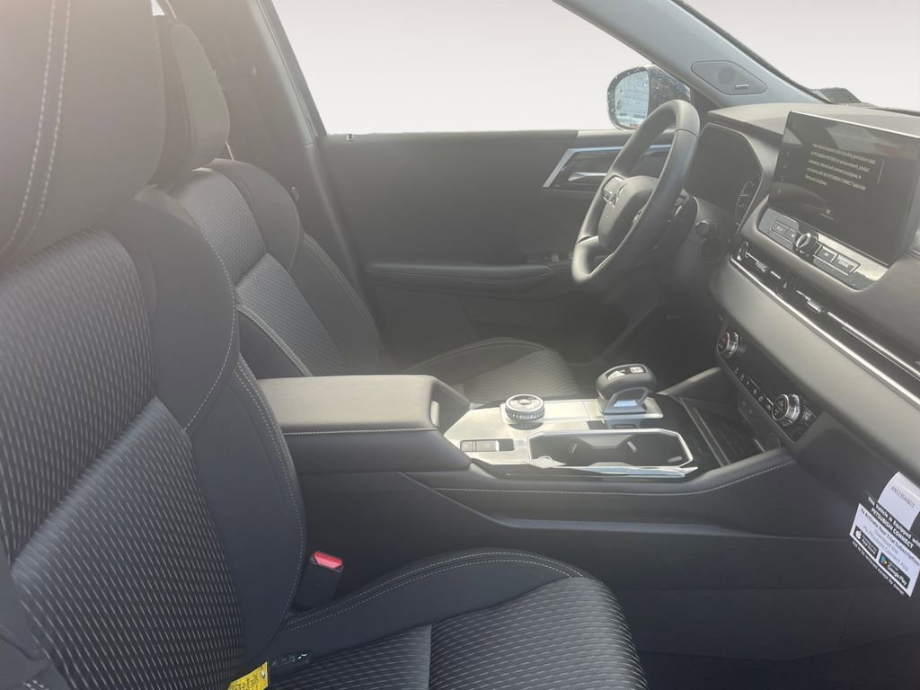 New 2026 Mitsubishi Outlander ES image 15