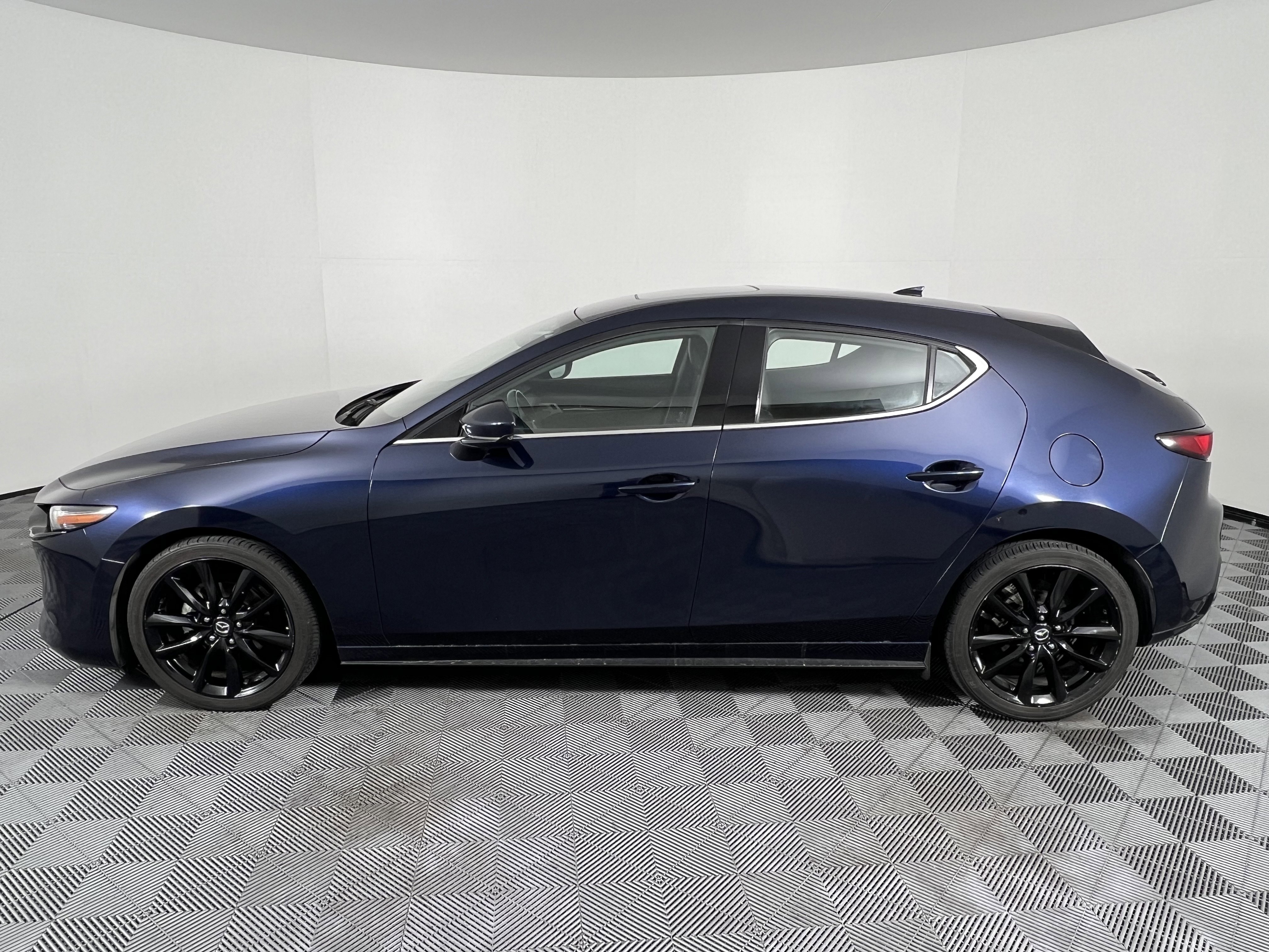 Used 2019 MAZDA MAZDA3 Hatchback w/ Premium Package image 10