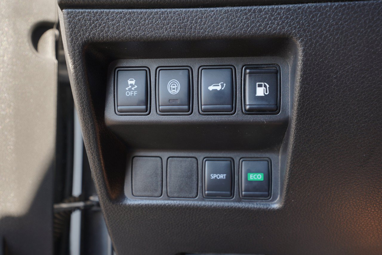Used 2020 Nissan Rogue SV FWD image 15