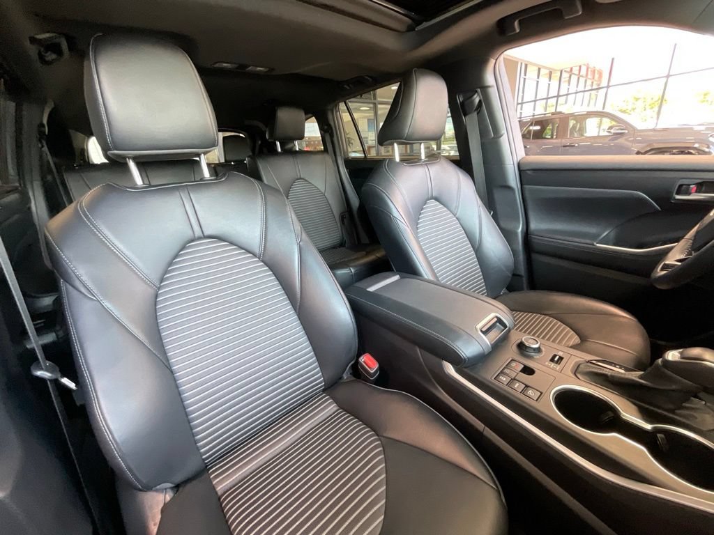 Used 2023 Toyota Highlander XSE AWD/4WD image 19