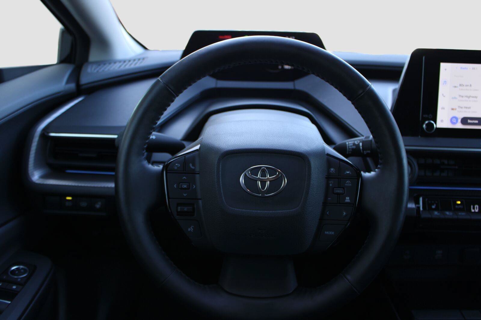 Used 2025 Toyota Prius XLE FWD image 28