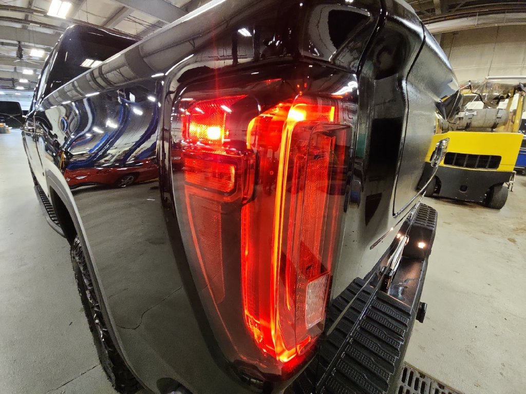 Certified 2024 GMC Sierra 1500 AT4 w/ Technology Package AWD/4WD image 32