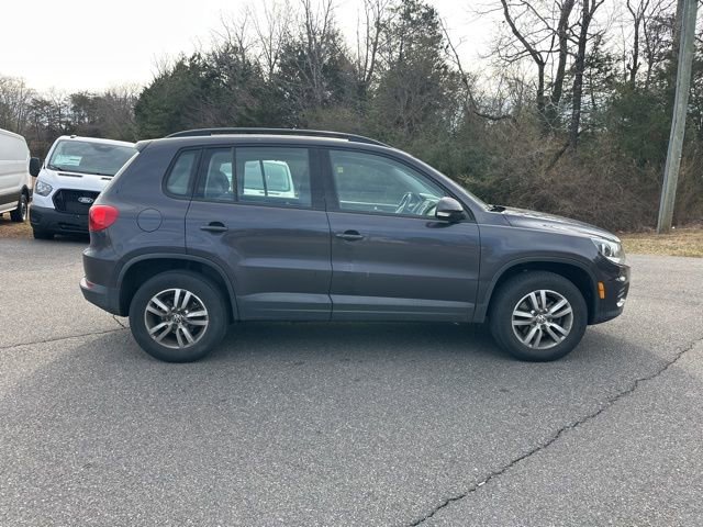 Used 2016 Volkswagen Tiguan SE FWD image 2