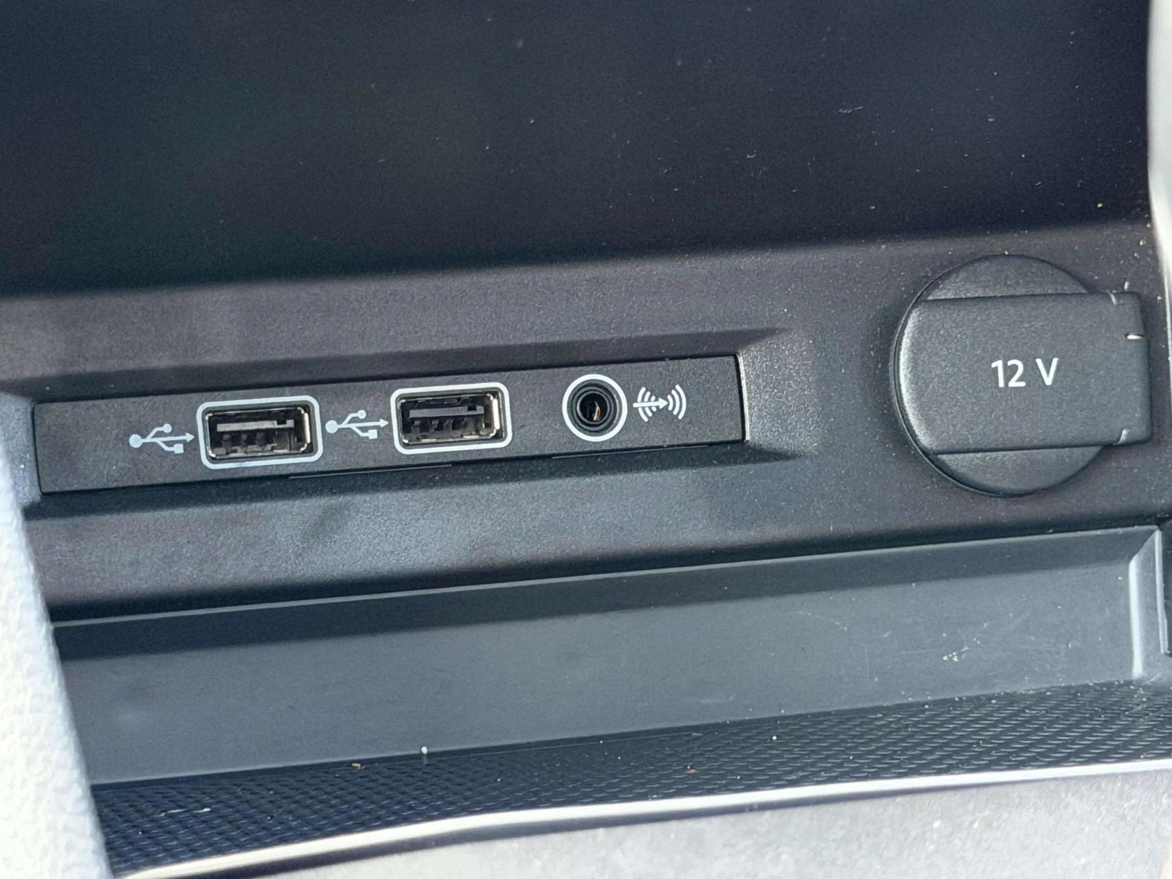 Used 2018 Volkswagen Tiguan SE AWD/4WD image 37