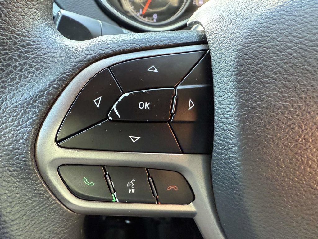 Used 2019 Jeep Cherokee Latitude w/ Popular Appearance Group FWD image 23