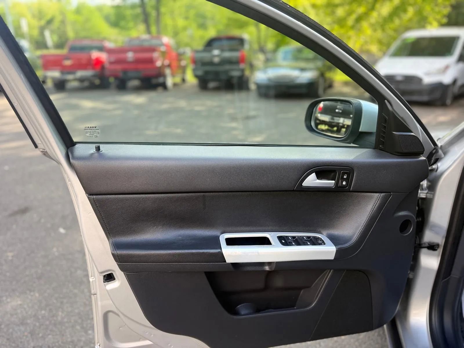 Used 2011 Volvo S40 T5 w/ Preferred Pkg FWD image 9