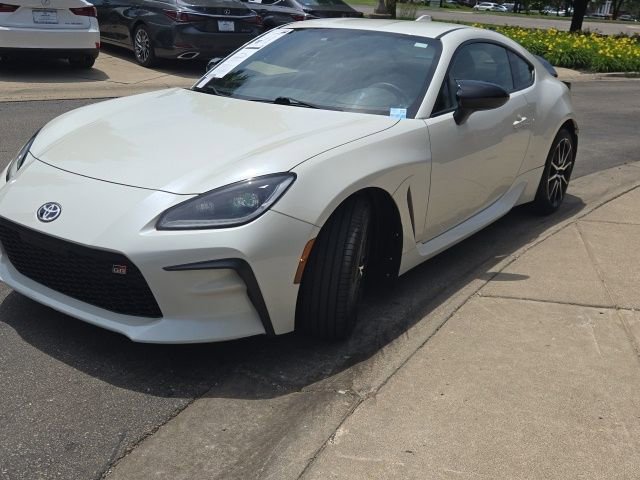 Used 2024 Toyota GR86 RWD image 8