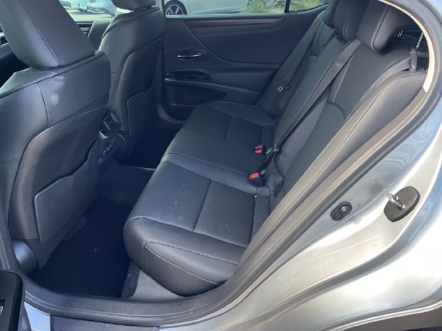 Used 2025 Lexus ES 350 w/ Premium Package FWD image 3