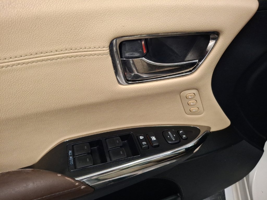 Used 2015 Toyota Avalon XLE Touring FWD image 16