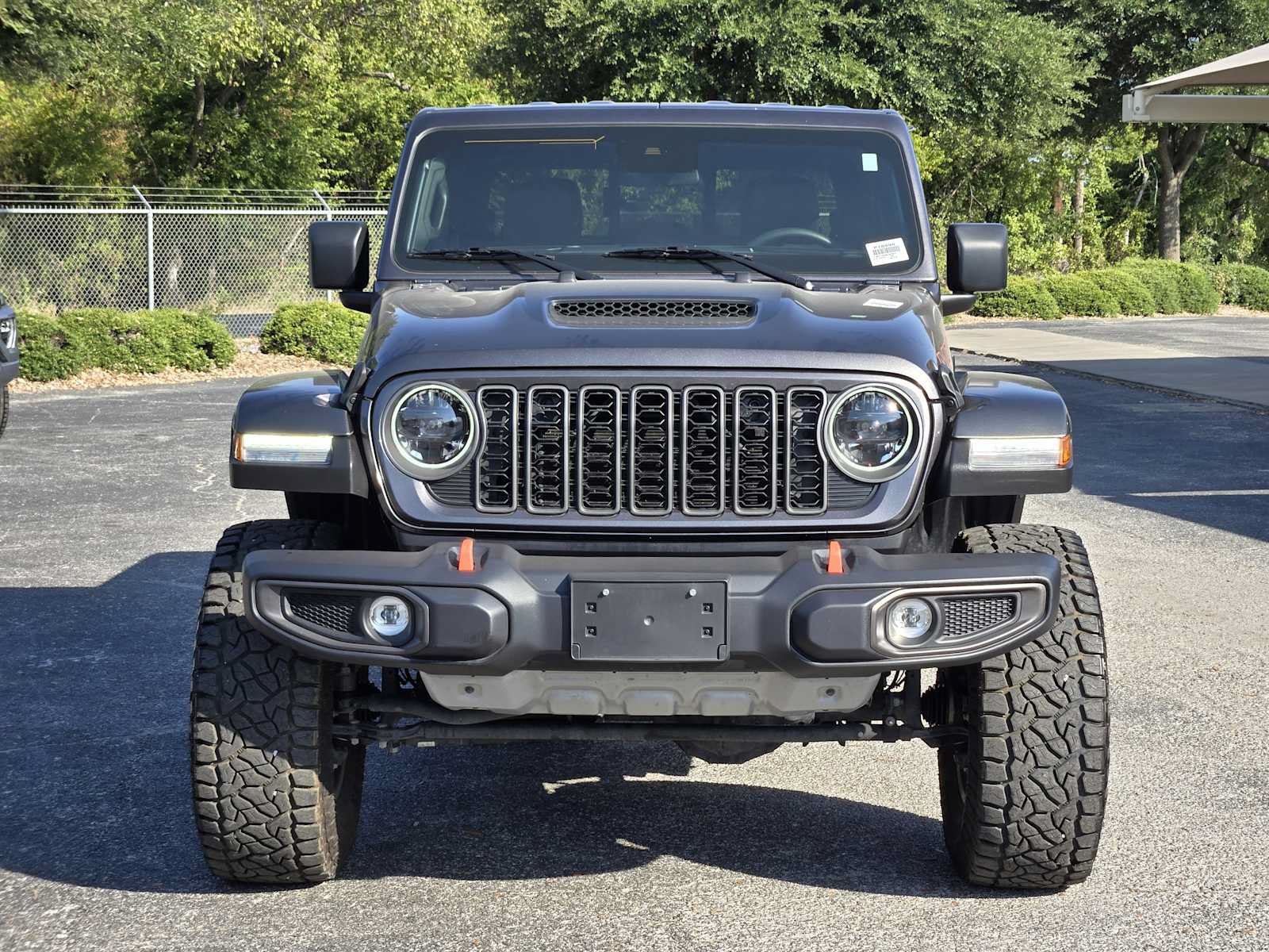 Used 2025 Jeep Gladiator Mojave w/ Convenience Group AWD/4WD image 2