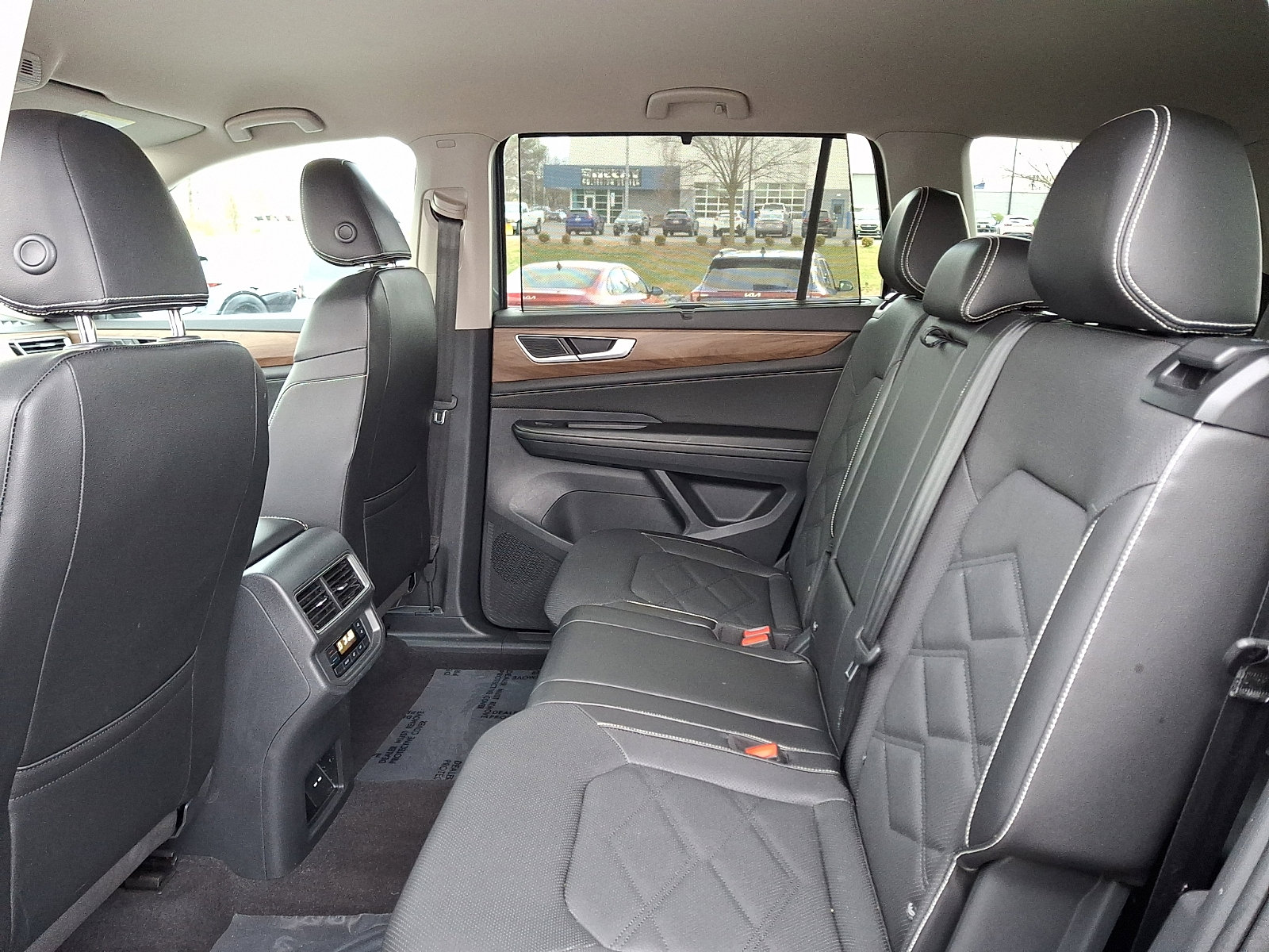 Used 2024 Volkswagen Atlas SE image 10