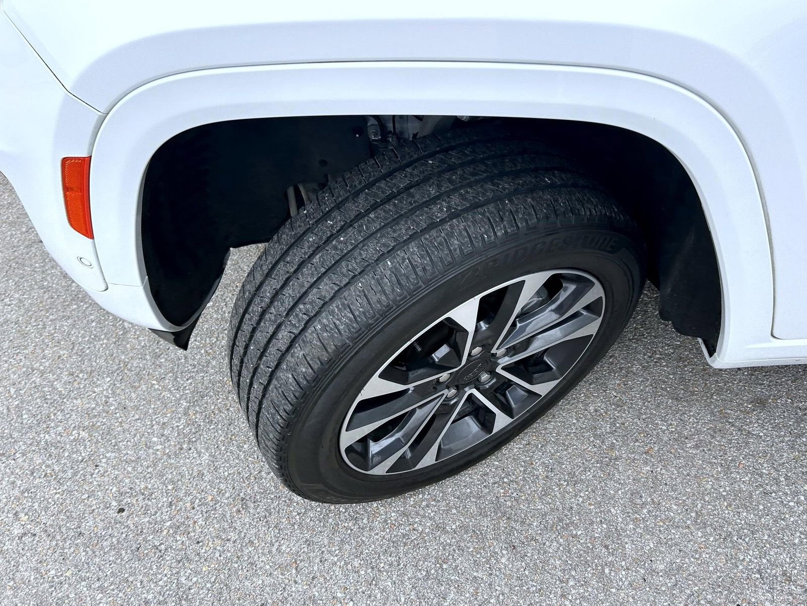 Used 2023 Jeep Grand Cherokee Overland w/ Luxury Tech Group IV image 23