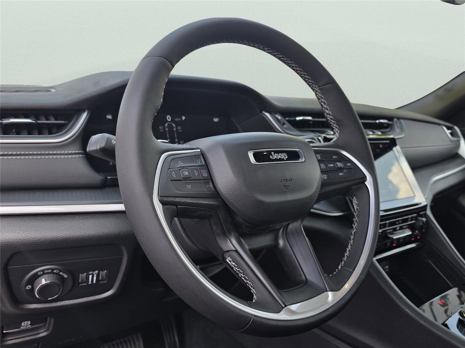 New 2025 Jeep Grand Cherokee L Altitude image 24