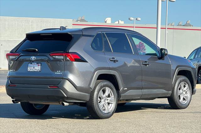 Certified 2022 Toyota RAV4 LE AWD/4WD image 2