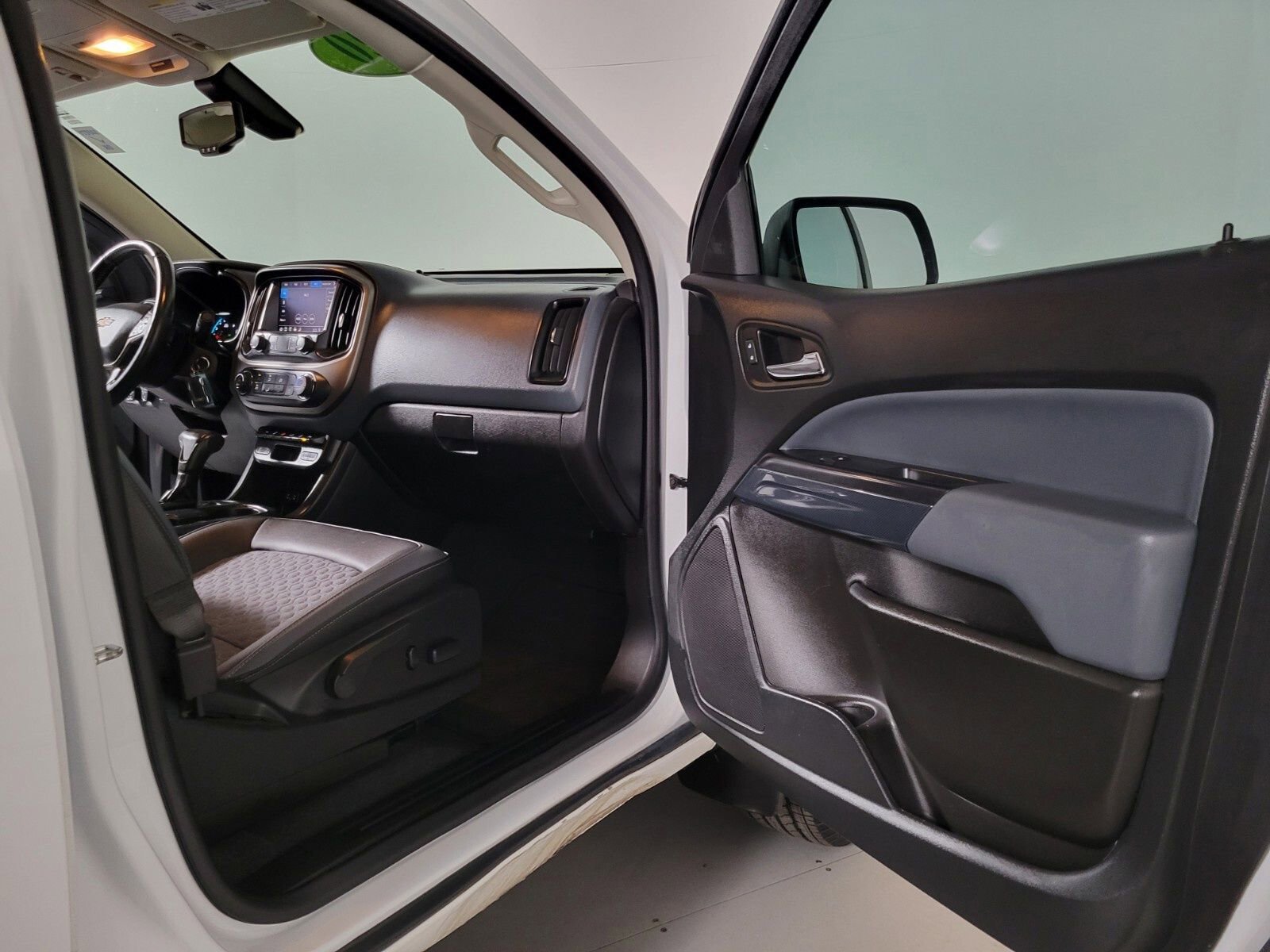 Used 2020 Chevrolet Colorado Z71 image 23