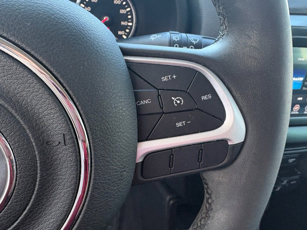Used 2020 Jeep Renegade Latitude FWD image 14