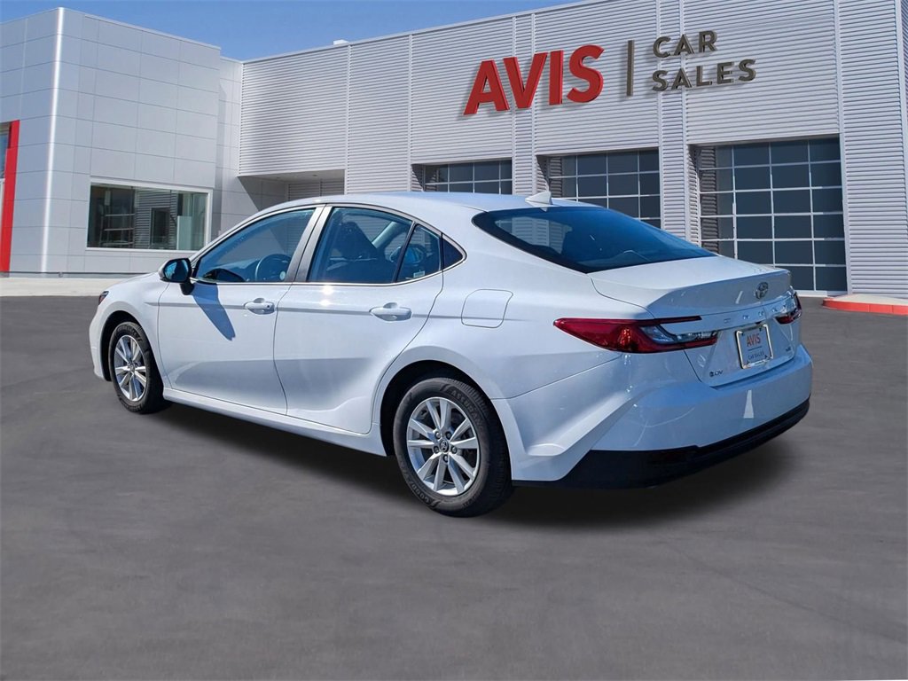 Used 2025 Toyota Camry SE image 3