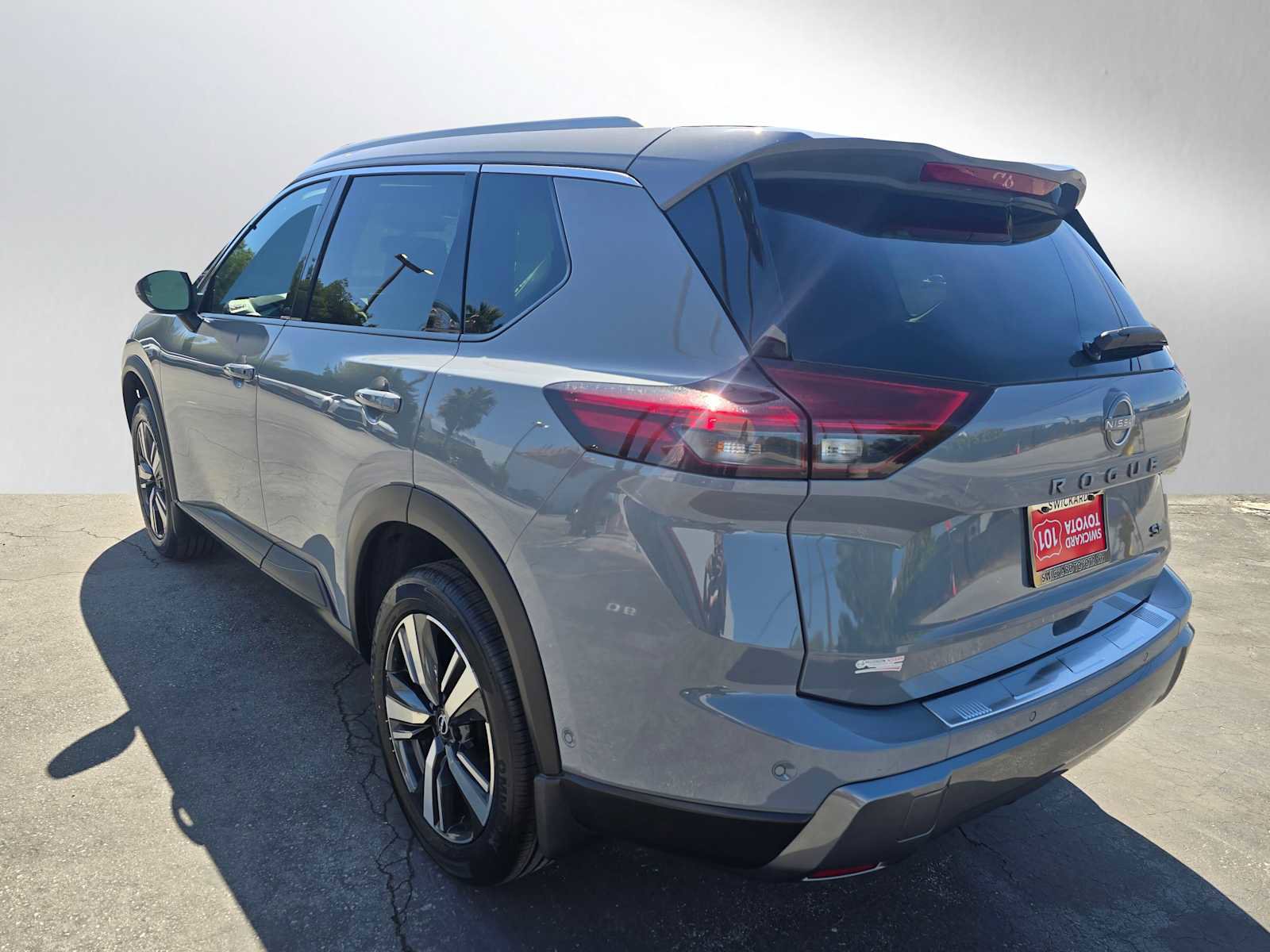 Used 2024 Nissan Rogue SL FWD image 5