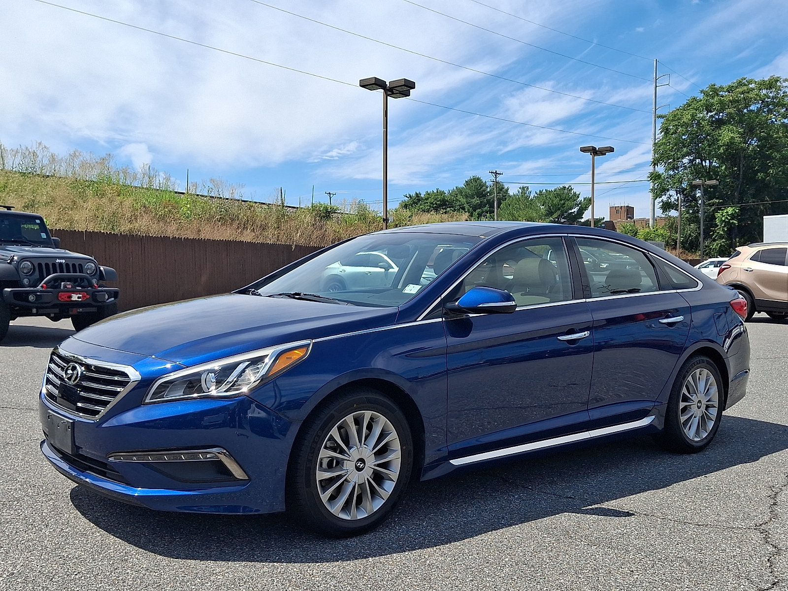 Used 2015 Hyundai Sonata Limited w/ Option Group 06 FWD image 3
