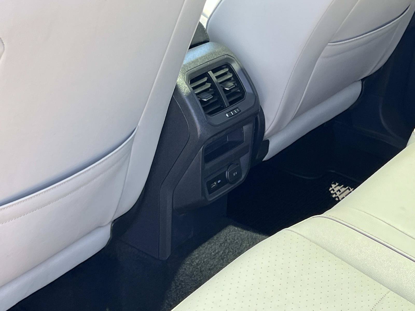 Used 2019 Volkswagen Tiguan SE w/ Panoramic Sunroof Package FWD image 23