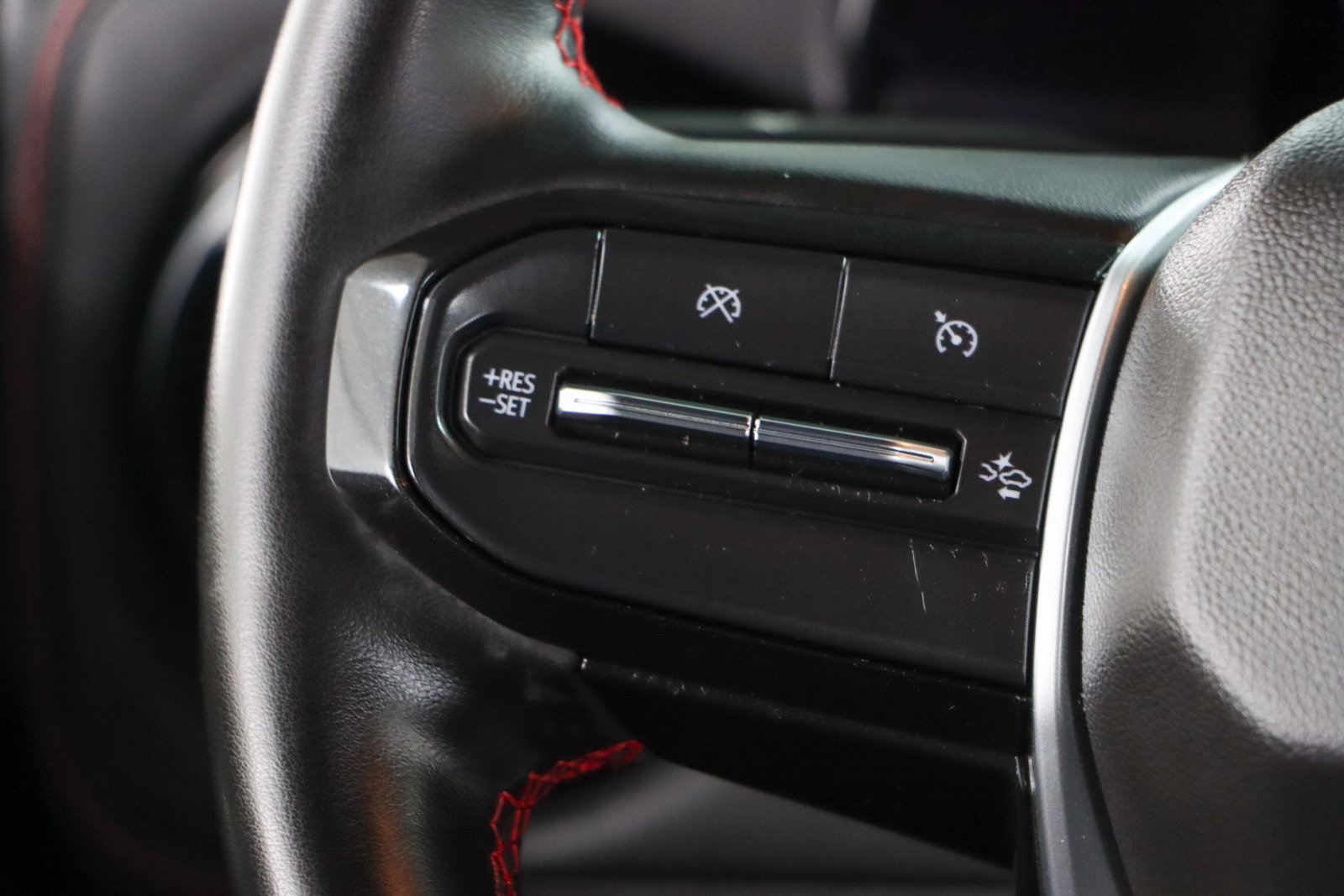 Used 2024 Chevrolet Colorado Z71 w/ Z71 Convenience Package 2 image 13