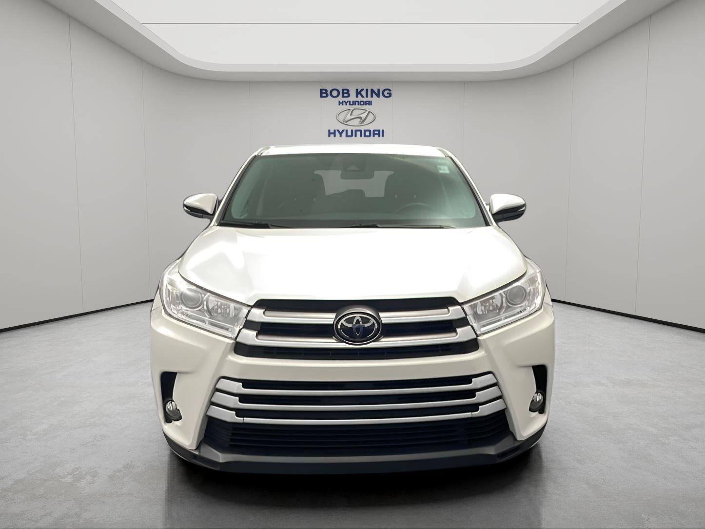 Used 2017 Toyota Highlander Plus FWD image 8