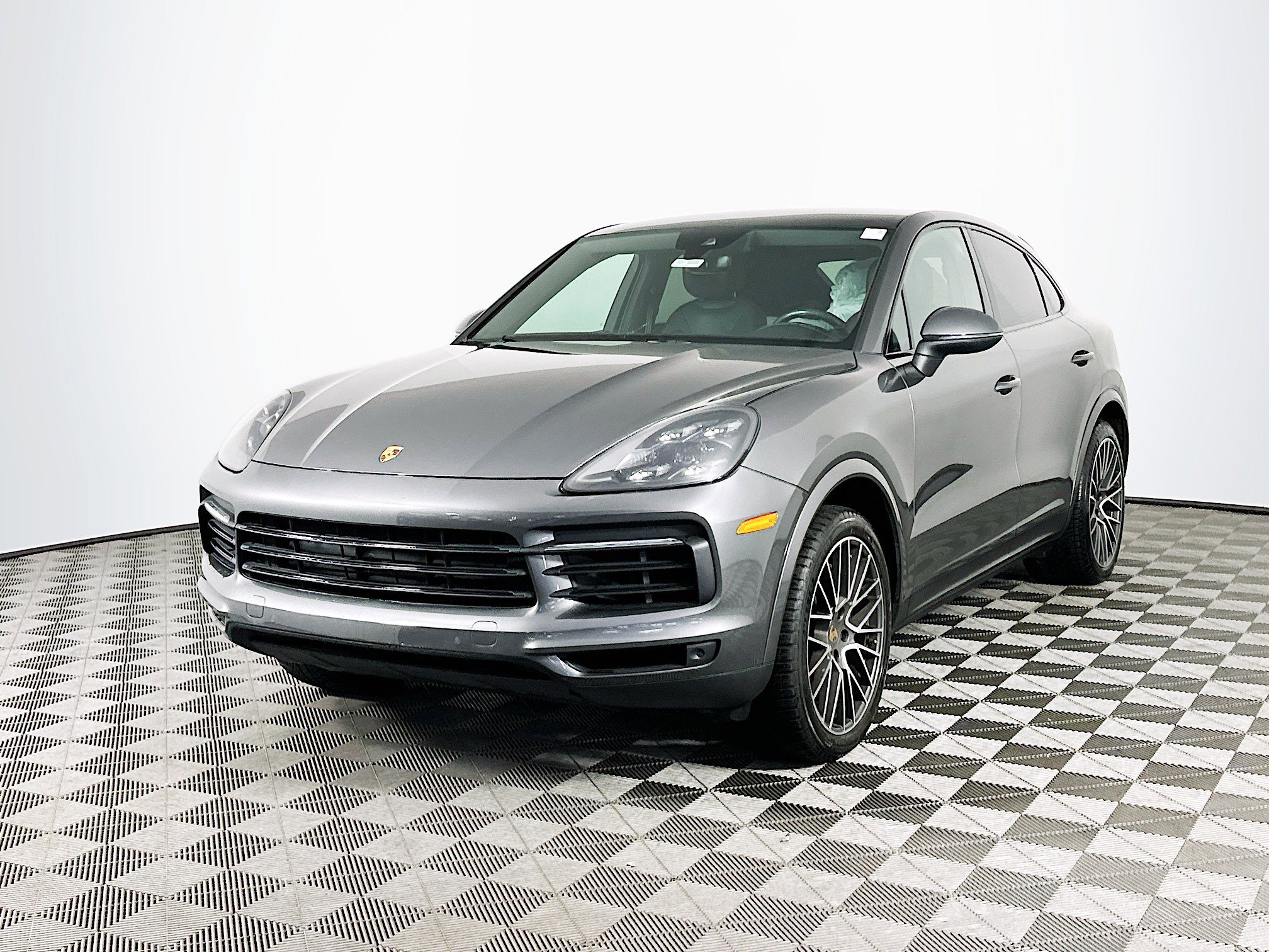 Used 2021 Porsche Cayenne Coupe image 3