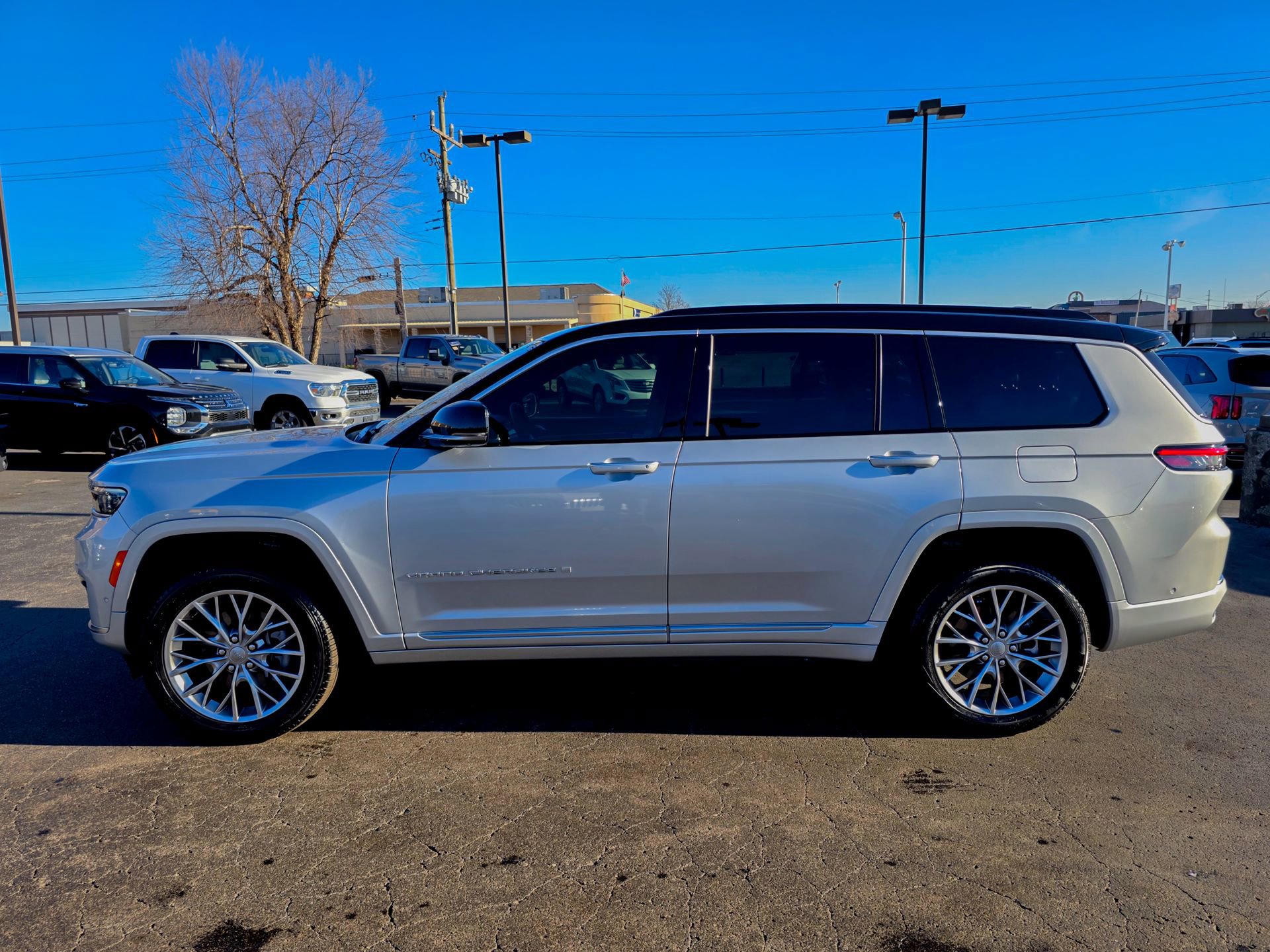 Used 2025 Jeep Grand Cherokee L Summit image 26