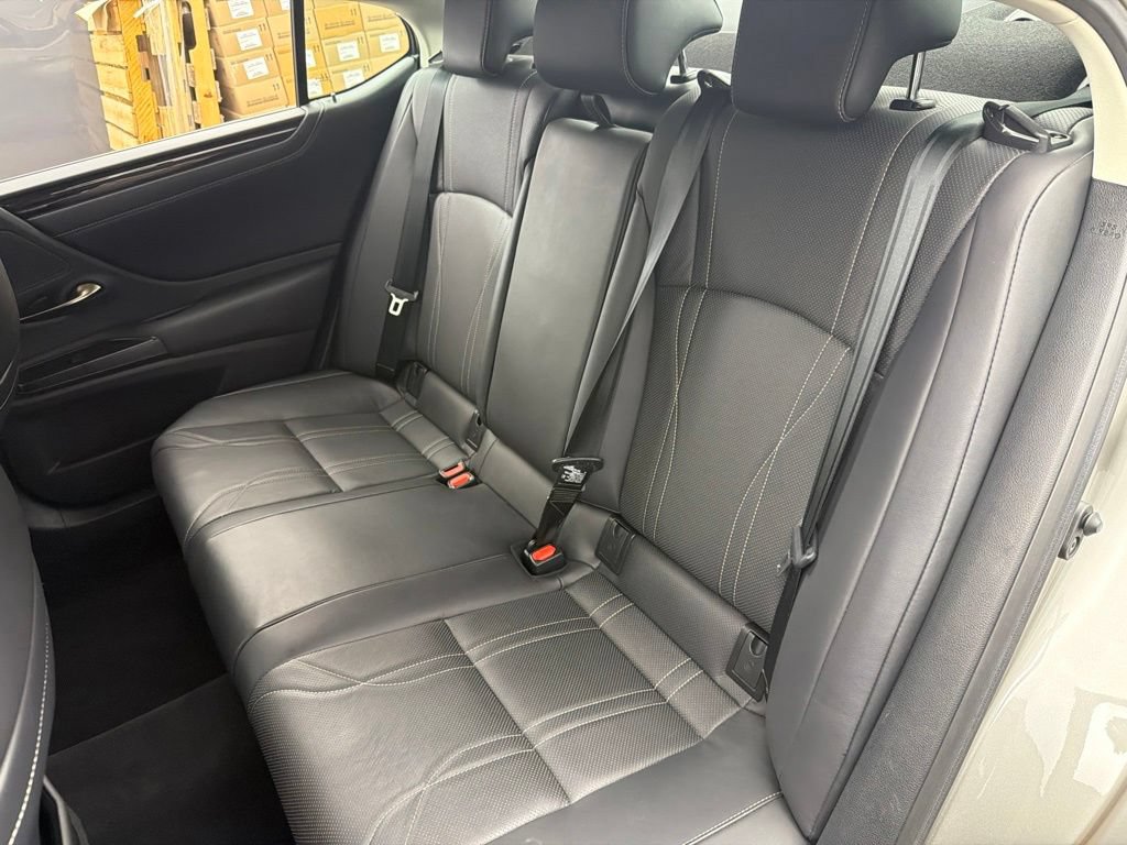 Used 2020 Lexus ES 300h w/ Luxury Package FWD image 22