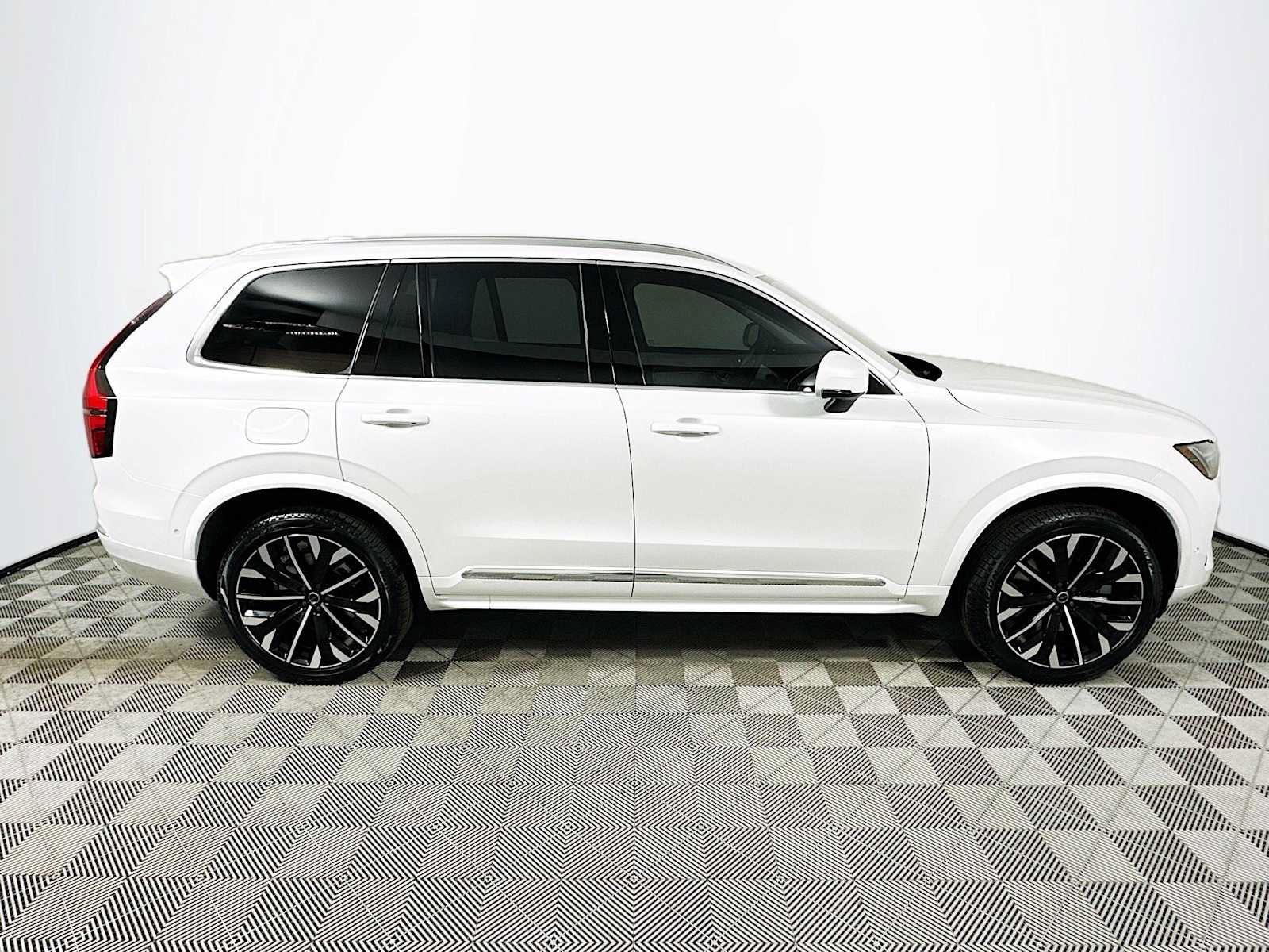 New 2026 Volvo XC90 T8 Ultra w/ Protection Package Premier AWD/4WD image 8