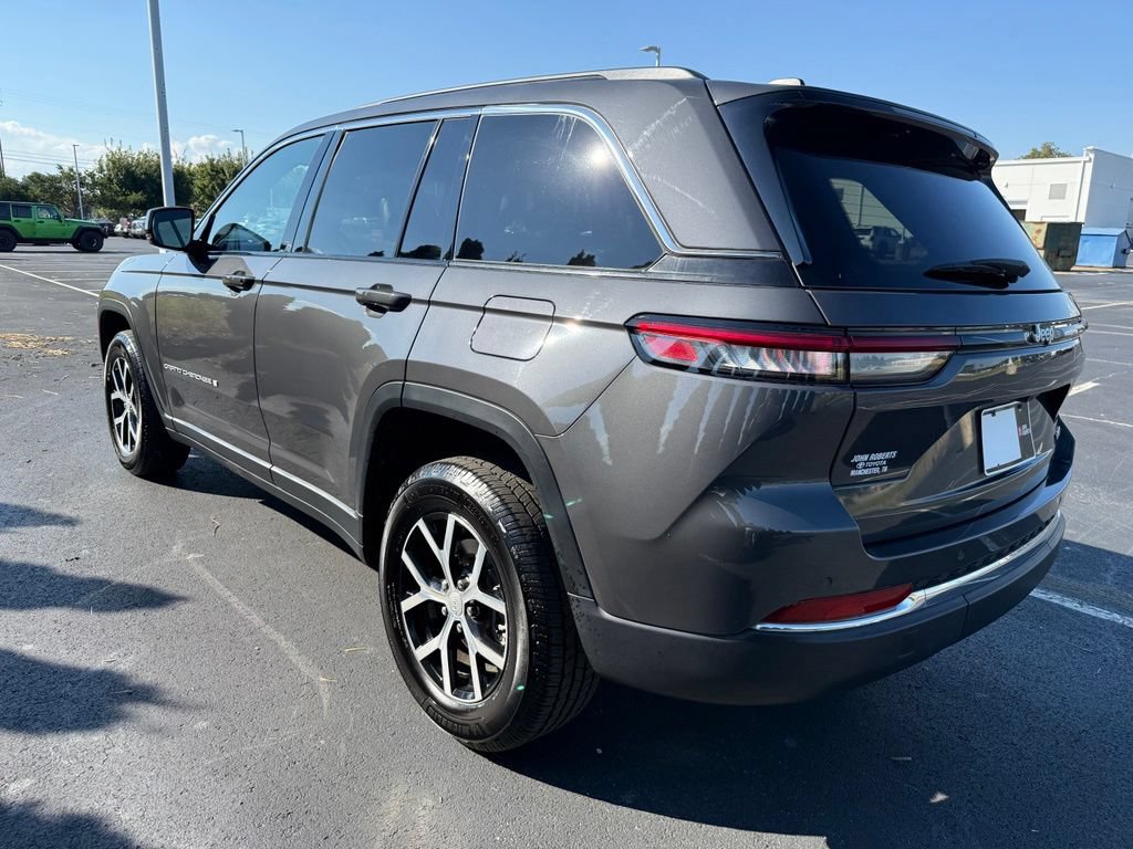 Used 2025 Jeep Grand Cherokee Limited RWD image 4